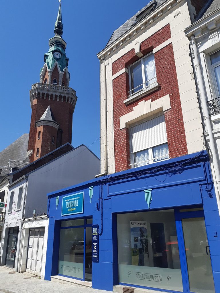 facade du bureau d information 768x1024